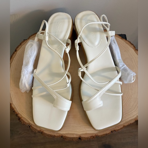 🌸 NEW🌸Chic Strappy White Block Heel Sandals - Picture 1 of 5